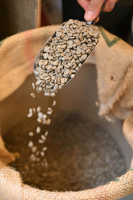 「ライブコーヒー」で扱う豆は都内各地に採用された
