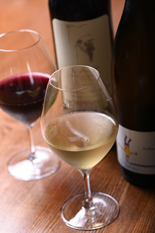 グラスワインは赤、白、ロゼそれぞれ常備