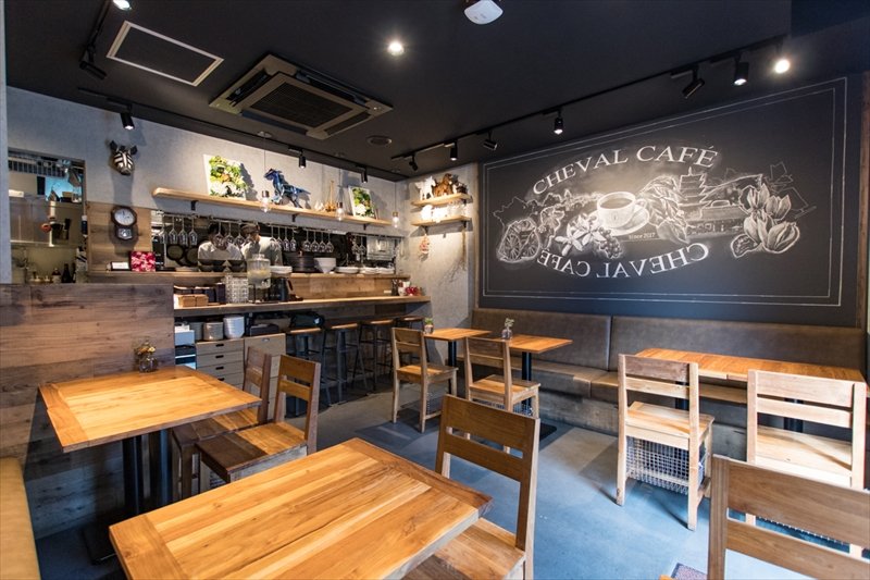 スタイリッシュな店内