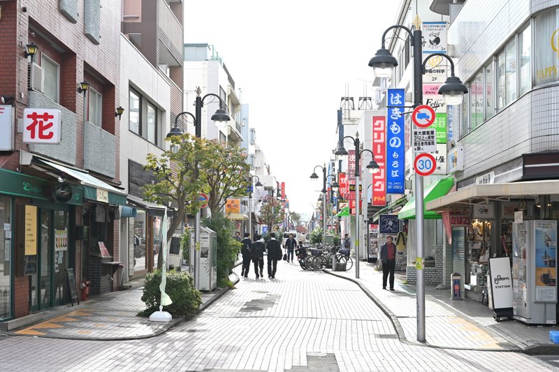 多彩な店が並ぶ「久米川中央銀座会（モザーク通り）」