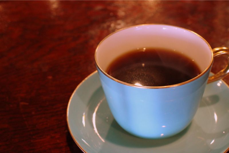上質なカップ&ソーサーで提供されるコーヒー