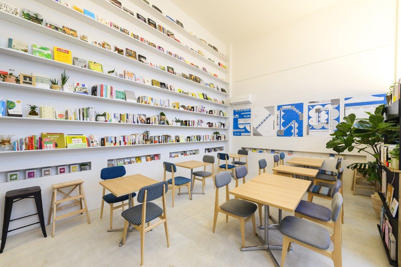  1階のBooks & Cafe