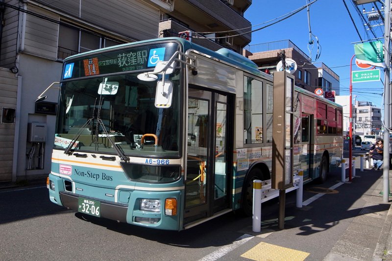 「荻窪」駅行きのバス