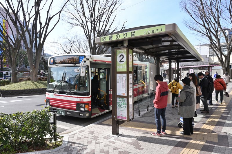 「武蔵境」駅前のバスロータリーからは、「吉祥寺」駅行のバスも出ている