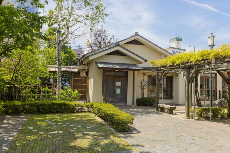 尾崎士郎が晩年に暮らした居宅跡にある「尾崎士郎記念館」
