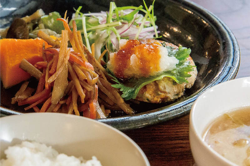 土鍋で炊いた白米も美味