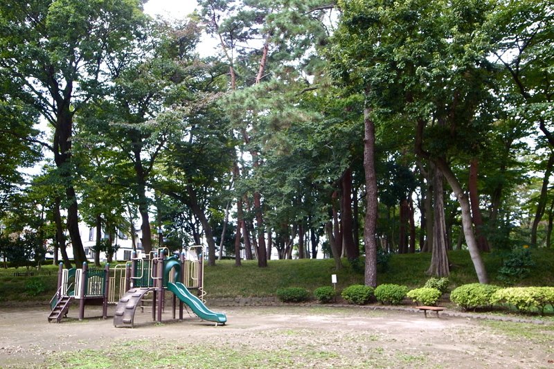 「塚山遺跡」としても知られる「塚山公園」