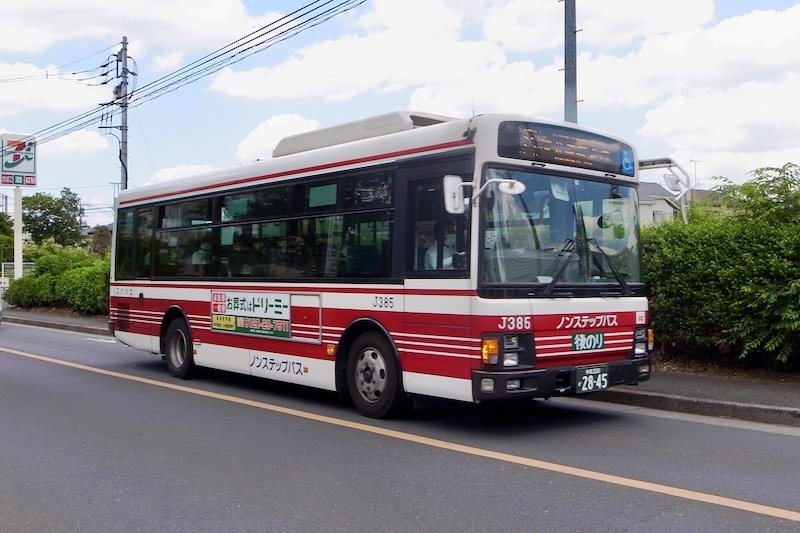 「小平団地中央」停留所を出発する立川バス