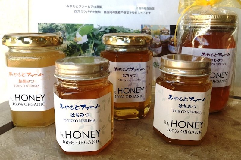 オリジナルの蜂蜜なども販売している