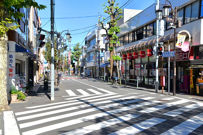 おしゃれなショップも点在する「成城学園前」駅周辺のまちなみ