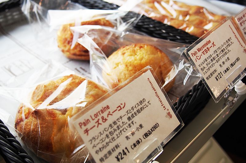 焼き上げるのは1日1回、売切れ必至のパン類