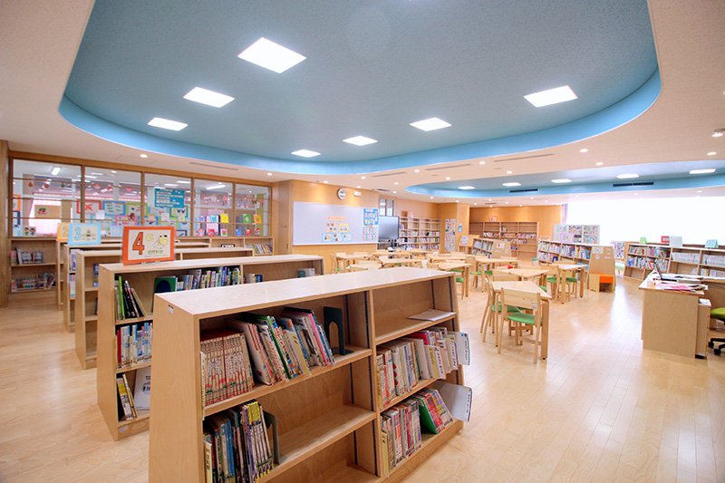 機能性を高め、調べ学習や放課後の自習等にも対応した学校図書館
