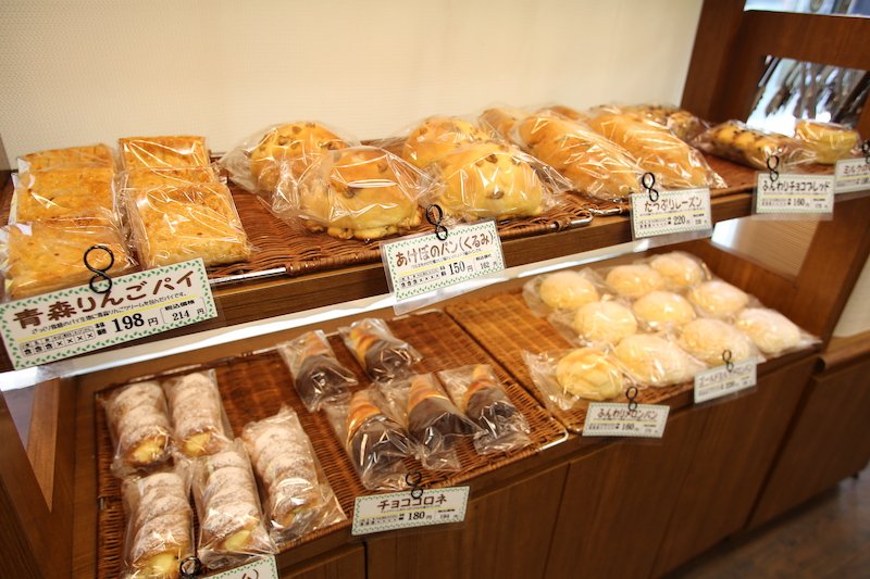 毎週土曜日は多くのパンが110円（税込）で食べられる