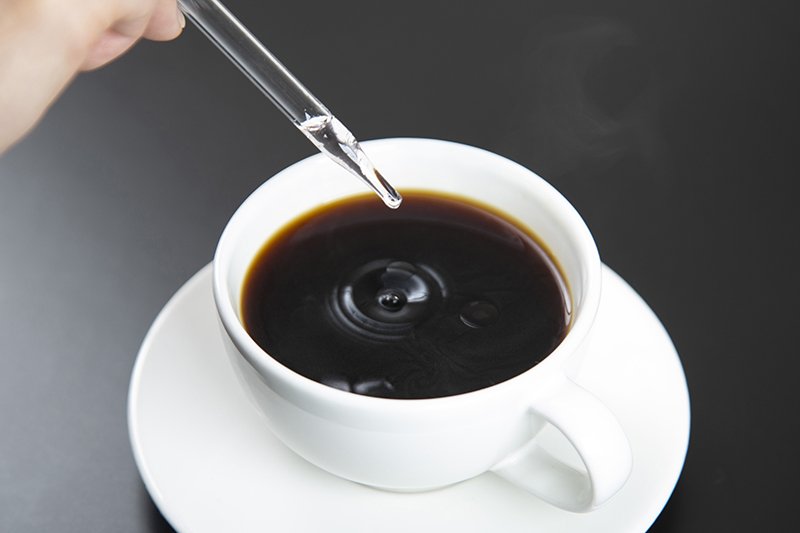 コーヒーにCBDオイルを数滴