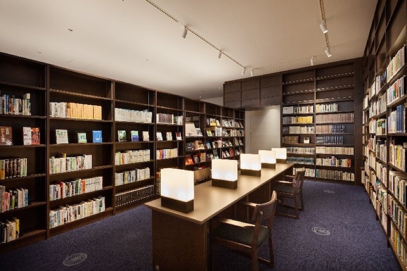 「板橋区立中央図書館」内館