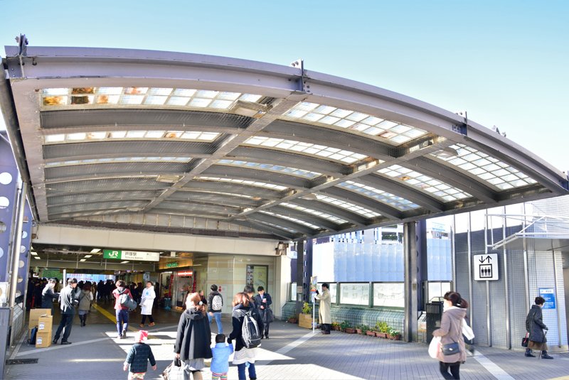 「戸塚」駅からはJR3路線と横浜市営地下鉄ブルーラインを利用可能