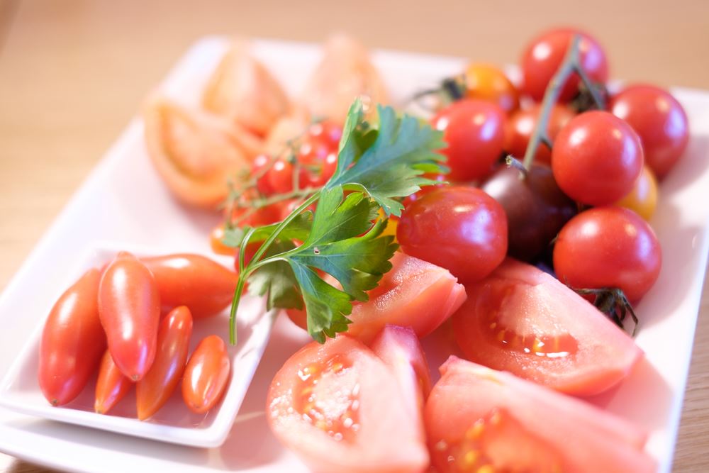 「トマト盛りスペシャル」。普段あまり見かけない珍しいトマトの味を比べながら楽しめる。