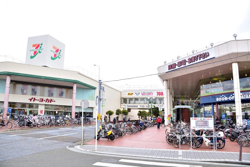 「大船」駅周辺にも「松竹大船ショッピングセンター」などショッピング施設が揃う