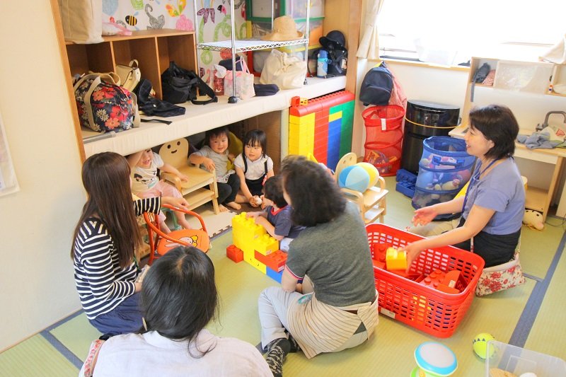 和室の押し入れは、子どもたちの秘密基地