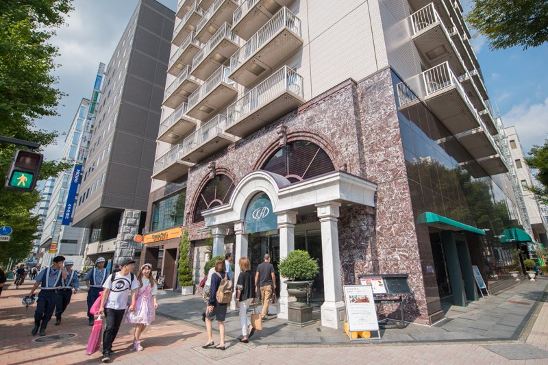 「鉄板焼きレストラン　オーク」が入る「新横浜国際ホテル」