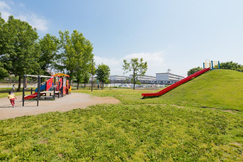 子どもがのびのび遊べる「新鶴見公園」