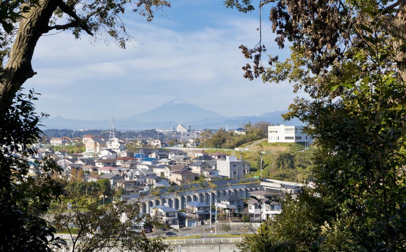 「小菅ヶ谷北公園」の高台から見える富士山