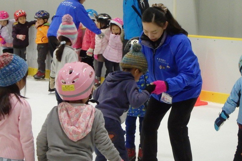 楽しみながらしっかり学べる人気のスケート教室