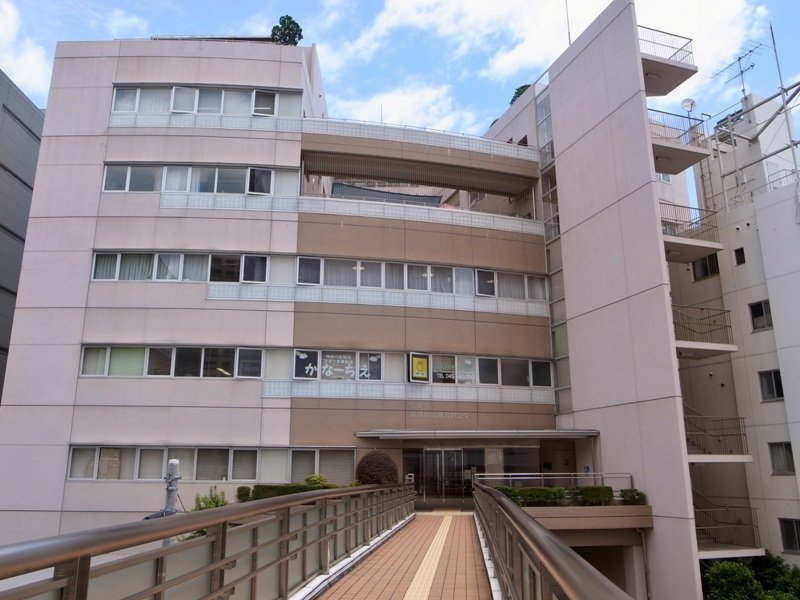 神奈川区地域子育て支援拠点「かなーちえ」がある建物外観