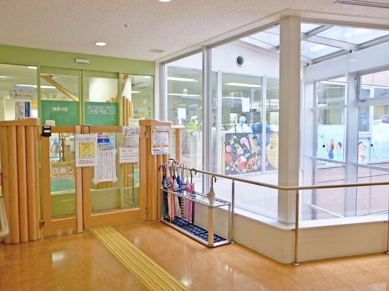 神奈川区地域子育て支援拠点「かなーちえ」の入口