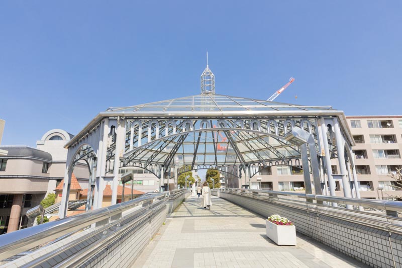 「中川」駅のガラスドーム