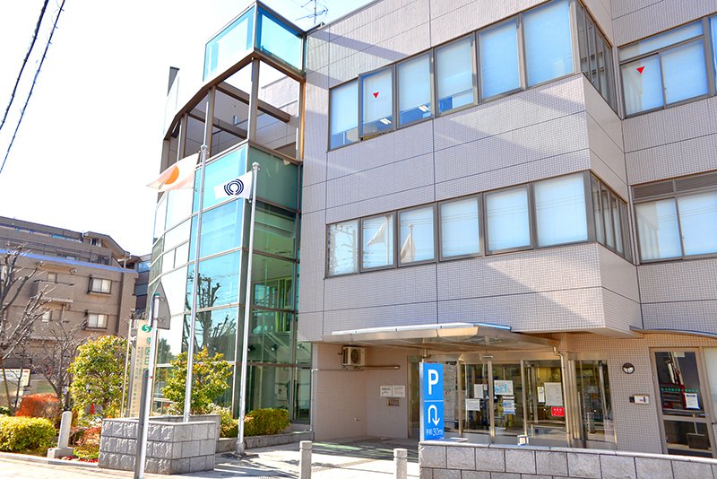 図書館や子育て支援施設も入る「川崎市幸区役所 日吉合同庁舎」
