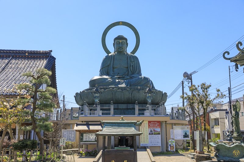 日本三大大仏の一つとされる「高岡大仏」