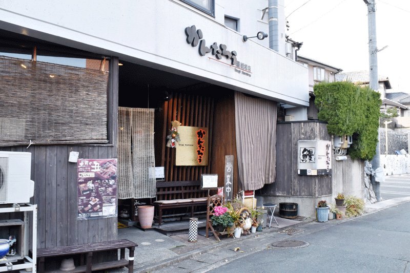 「浜松」駅から車で約8分、住宅街にある関西風うなぎの専門店