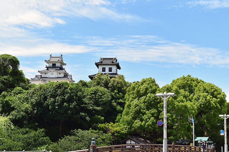 「掛川城」と街並み