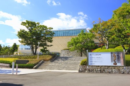 三重県立美術館