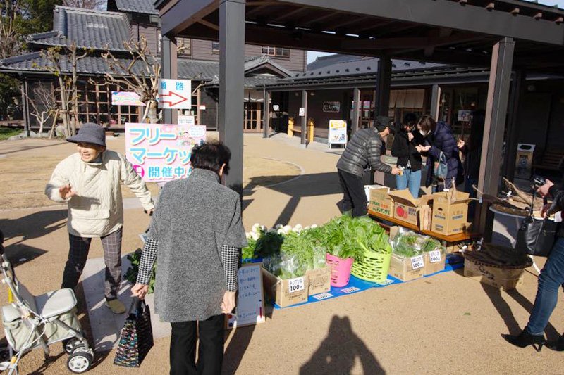 「愛知川ふれあい本陣」で開催されている愛知川宿ふれあいマーケット
