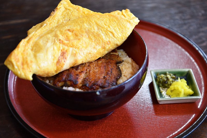 「京極かねよ」名物の「きんし丼」