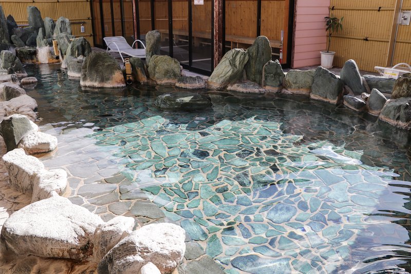 天然温泉を使用した露天風呂