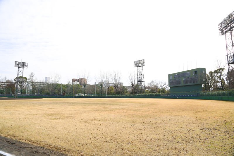 高校野球の大阪予選が行われる本格的な「野球場」