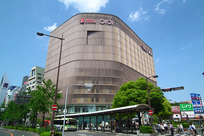 「大阪難波」駅周辺は、「なんばマルイ」など充実の商業施設