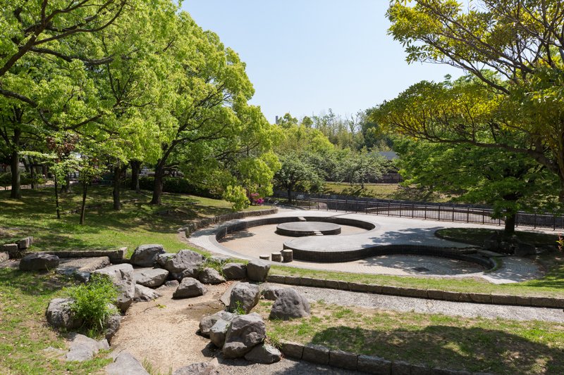 夏には水が入る「水の広場」