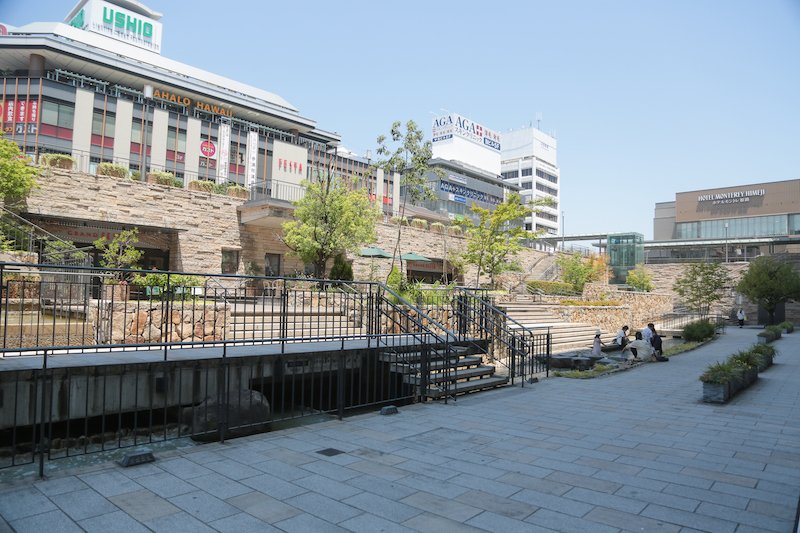 「姫路」駅前に誕生した多目的広場「キャッスルガーデン」