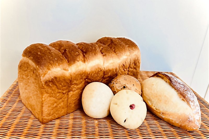 「パンネル　グランデ・中山寺店」の種類豊富なパン