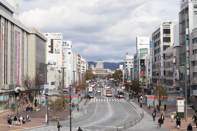 駅方向から望む「大手前通り」