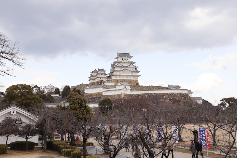 「大手前通り」から見た「姫路城」