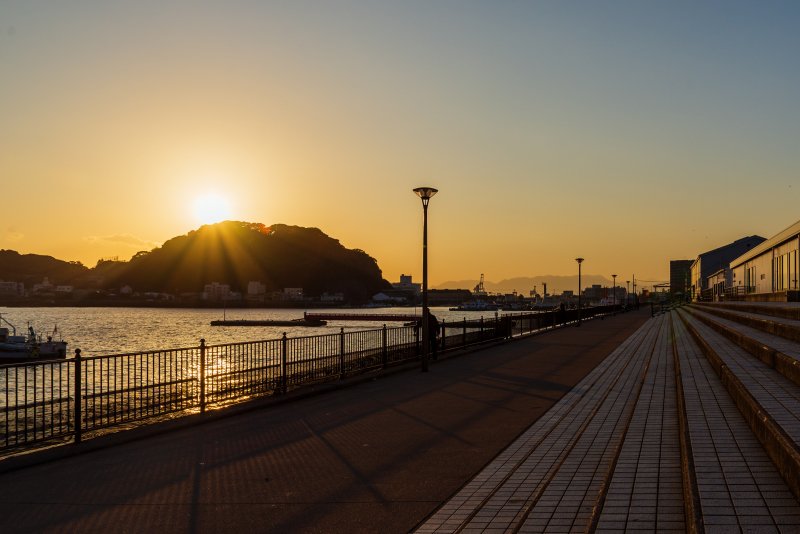 朝夕のドラマチックなコントラスト