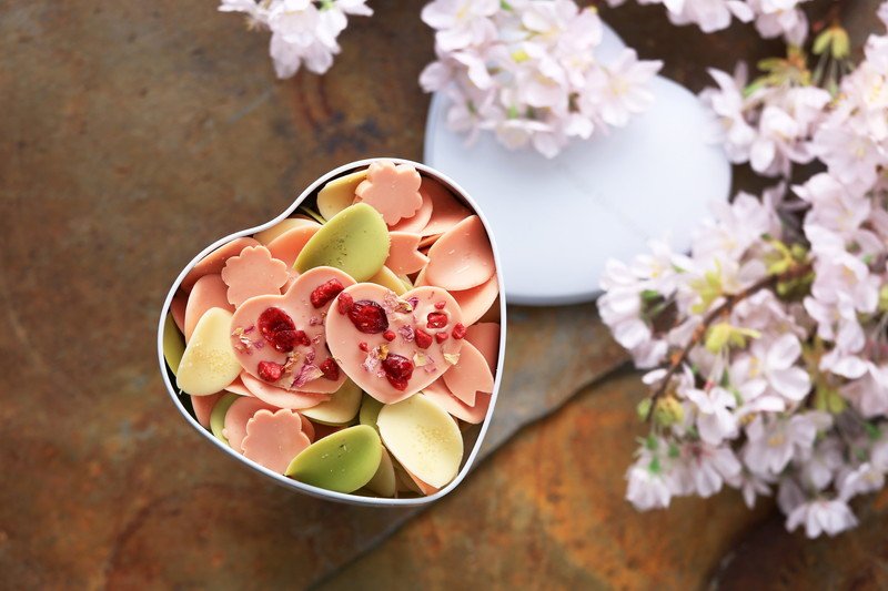 人気菓子の「ペタル」は桜やお茶など季節ごとの雰囲気に