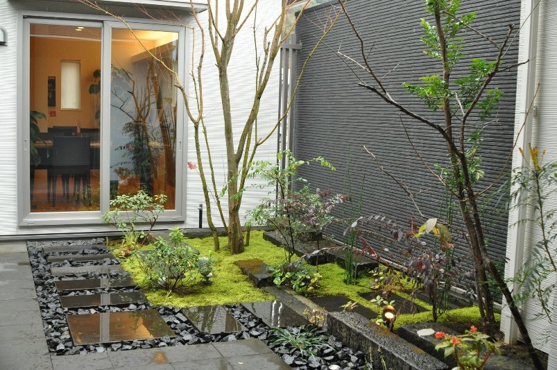 image photo（住宅の中にある「中庭」）