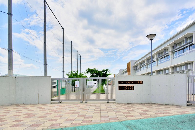 九州で最初の公立義務教育学校として知られる「大町ひじり学園」