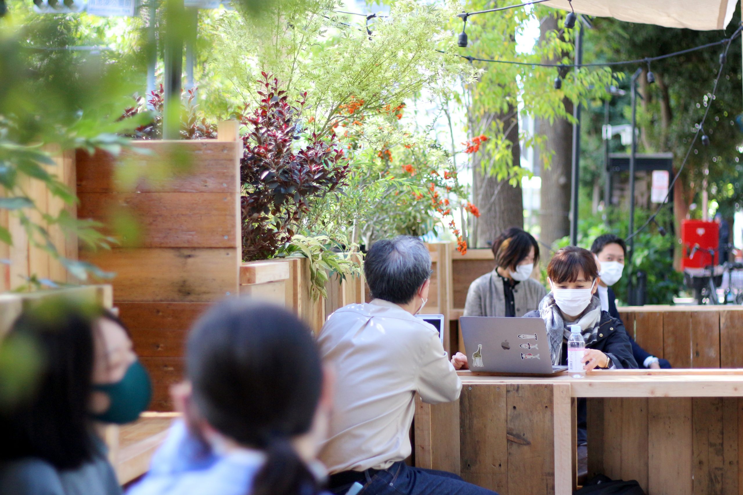 池袋東口グリーン大通り3箇所にベンチなどのストリートファニチャーが出現 まちなかリビングのある日常 を広げる Ikebukuro Living Loop マチノミライ